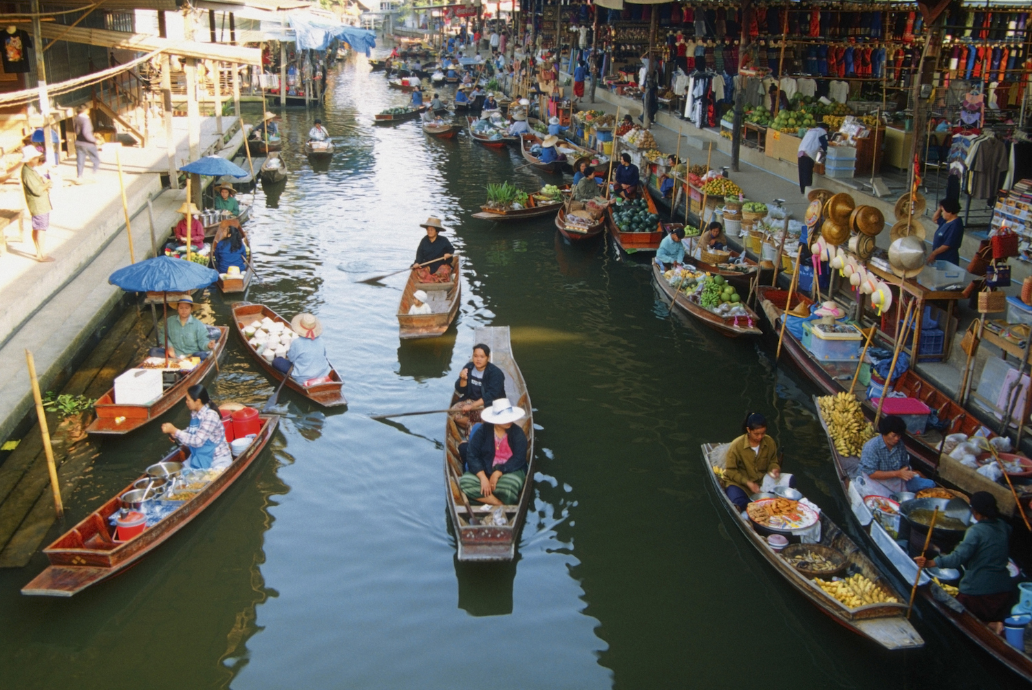 Бангкок вьетнам. Таиланд плавучий рынок. Бангкок рынок. Город на воде Тайланд. Бангкок Таиланд.