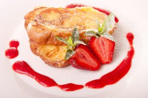 French toast with strawberries