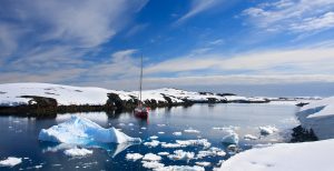 sailboat_anarctica_glaciers