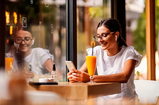 Por_que_es_confiable_transferir_dinero_en_linea_con_Western_Union_Chile_640x425