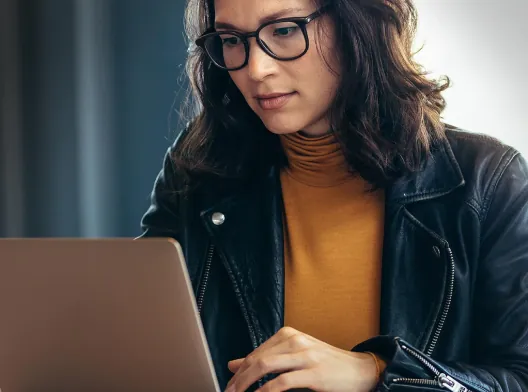 woman_with_laptop_promo